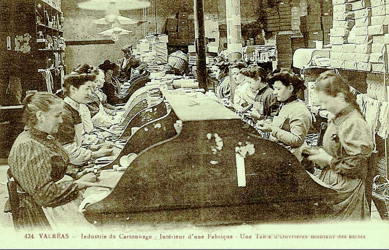 Carte postale ancienne Valréas industrie du cartonnage