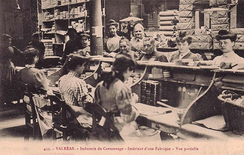 Carte postale ancienne Valréas Intérieur d'une fabrique