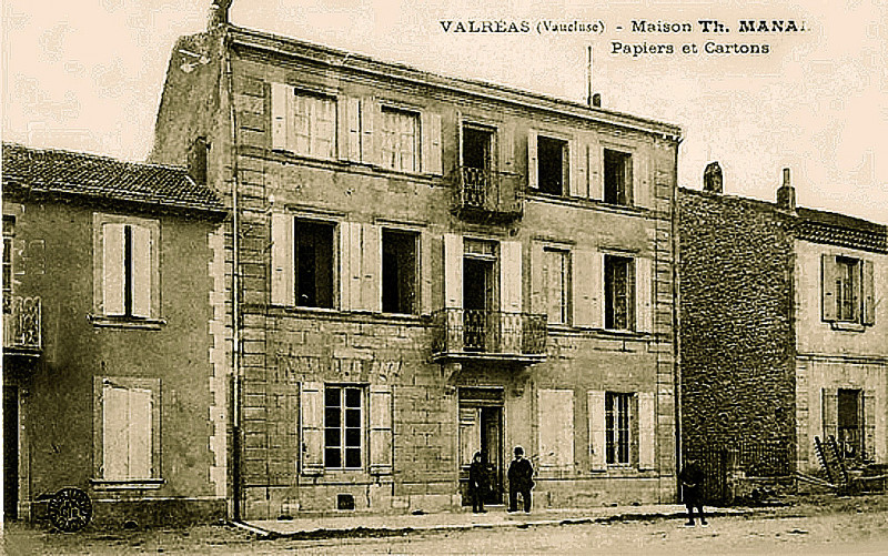 Carte postale ancienne Valréas Maison Th. Mana