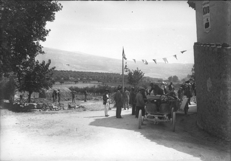 Carte postale ancienne Départ course automobile Mt Ventoux 1913