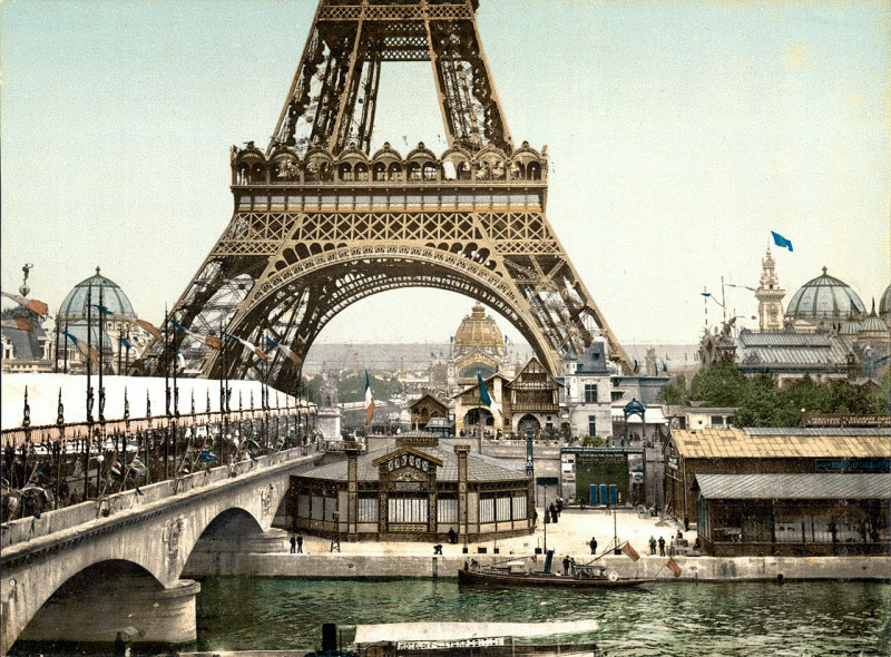 Carte postale ancienne Tour Eiffel - Exposition Universelle à Paris 16e