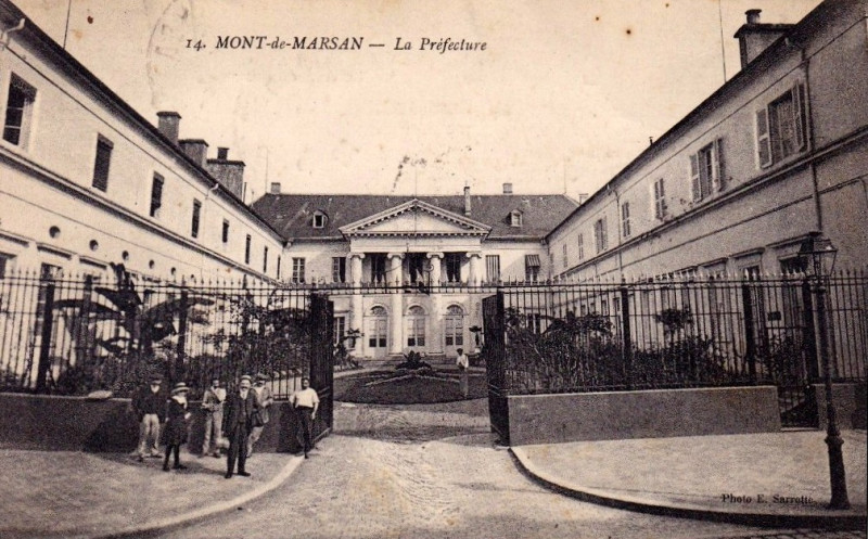 Carte postale ancienne Mont-de-Marsan - Préfecture 3