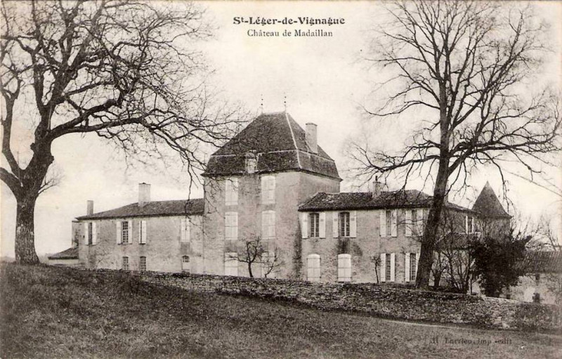 Carte postale ancienne Saint-Léger-de-Vinague - château Madaillan