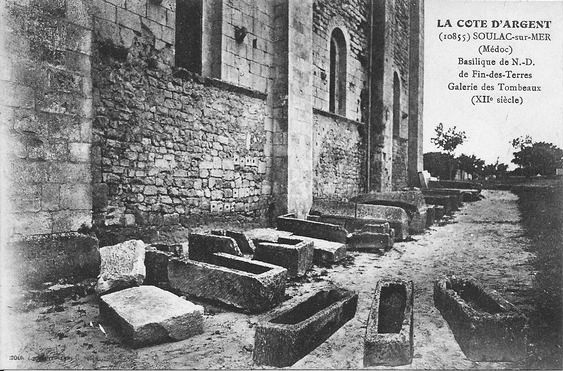 Carte postale ancienne Soulac - Sarcophages