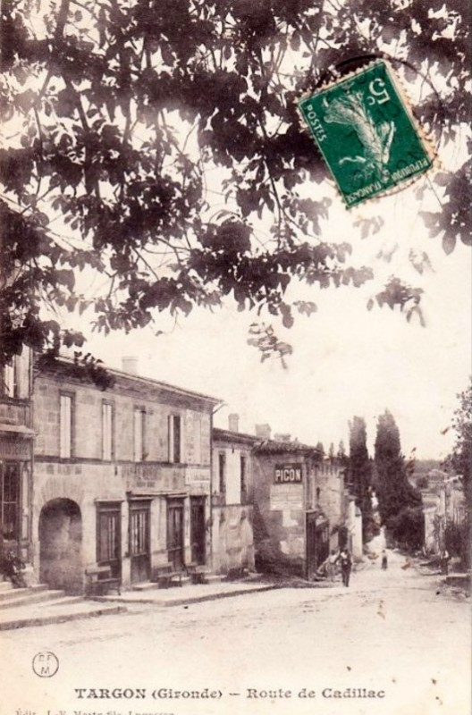 Carte postale ancienne Targon - route de Cadillac