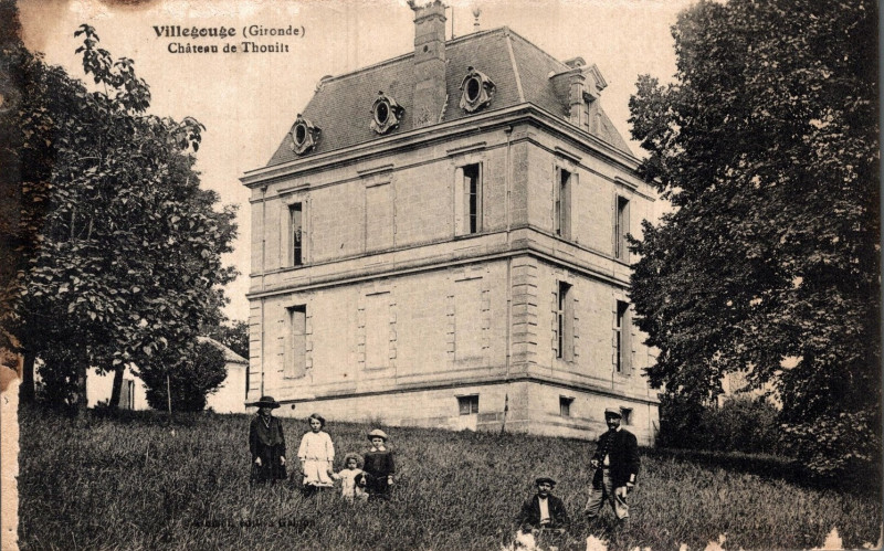 Carte postale ancienne Villegouge - château de Thouilt 1