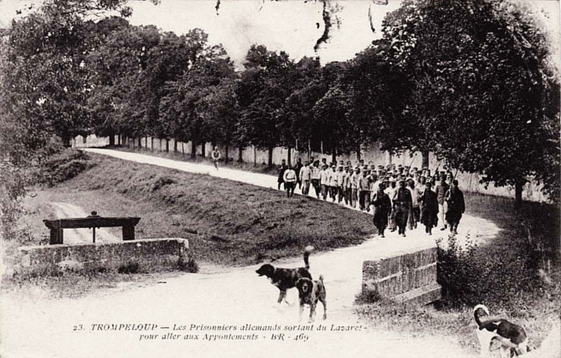Carte postale ancienne Pauillac-Trompeloup - Prisonniers allemands Lazaret 2