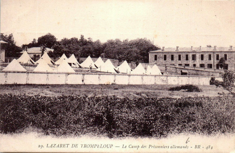 Carte postale ancienne Pauillac-Trompeloup - Prisonniers allemands Lazaret 4
