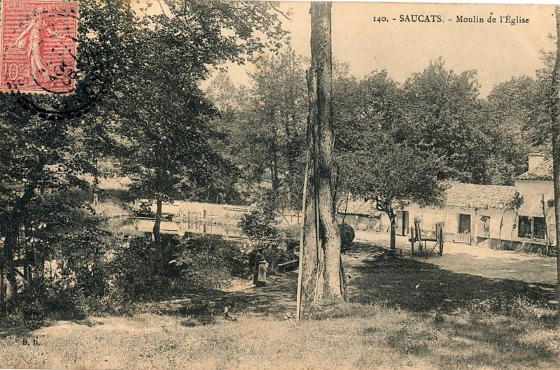 Carte postale ancienne Saucats - Moulin de l'église