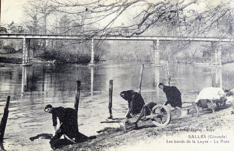 Carte postale ancienne Salles - La leyre 2