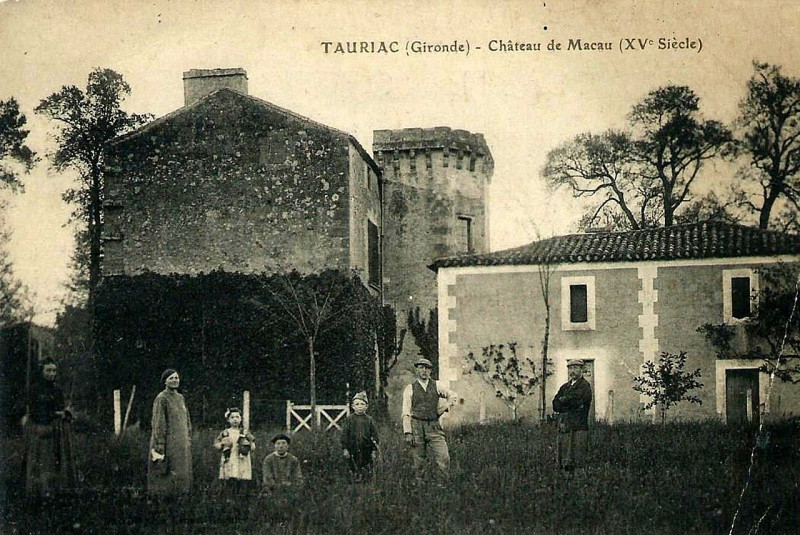 Carte postale ancienne Tauriac - château de Macau 2