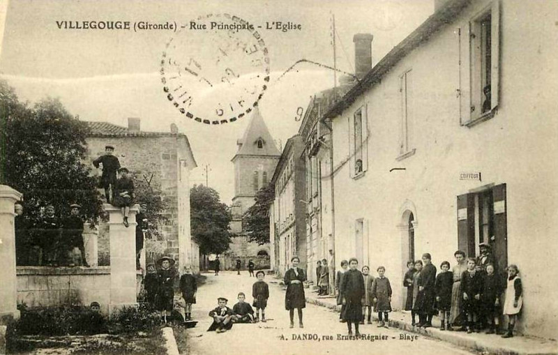 Carte postale ancienne Villegouge - Grande rue 4