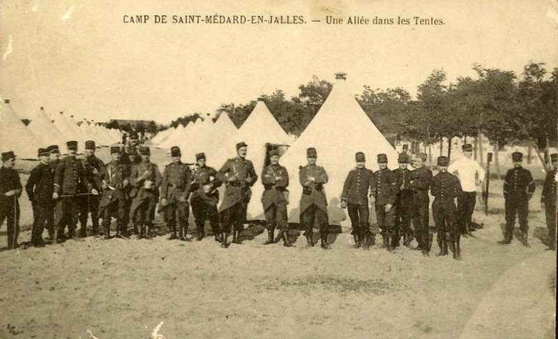 Carte postale ancienne Camp de Saint-Médard - Allée 2