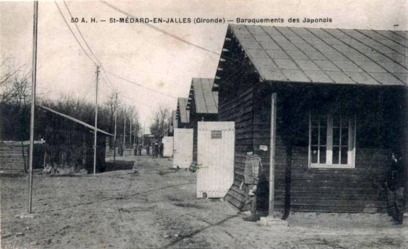 Carte postale ancienne Camp de Saint-Médard - barraquements 3