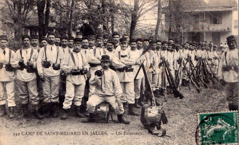 Carte postale ancienne Camp de Saint-Médard - Faisceaux 1
