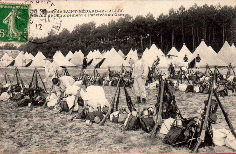Carte postale ancienne Camp de Saint-Médard - Faisceaux 2