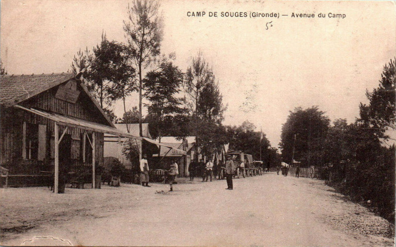 Carte postale ancienne Camp de Souge - avenue de Saint-Médard 2