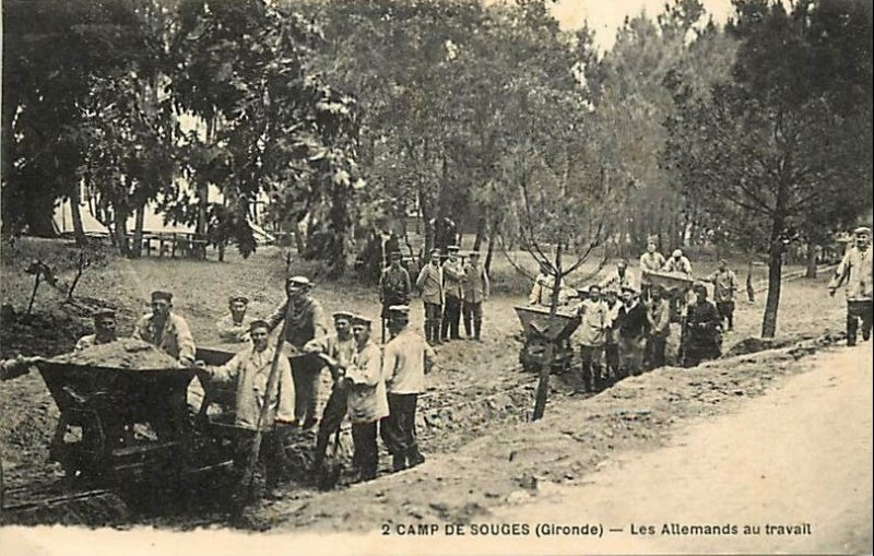 Carte postale ancienne Camp de Souge - prisoniers allemands