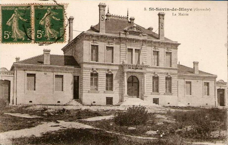 Carte postale ancienne Saint-Savin - Mairie