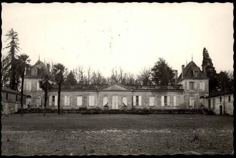Carte postale ancienne Saint-Sulpice-et-Cameyrac-chateau St Quantin