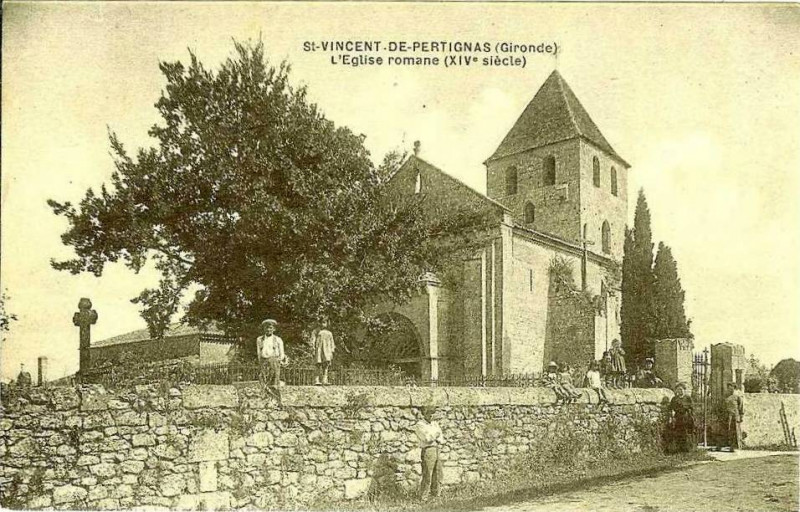 Carte postale ancienne Saint-Vincent-de-Pertignas - église 2