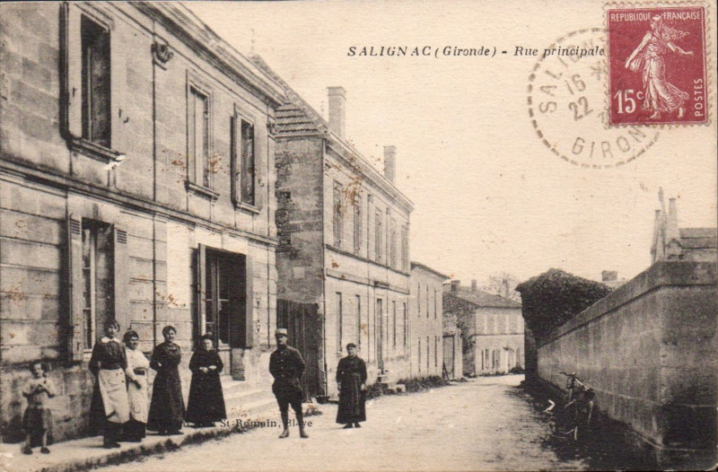 Carte postale ancienne Salignac - rue principale 1