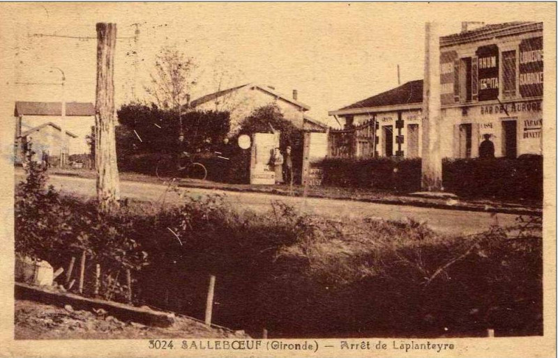 Carte postale ancienne Salleboeuf centre bourg 7