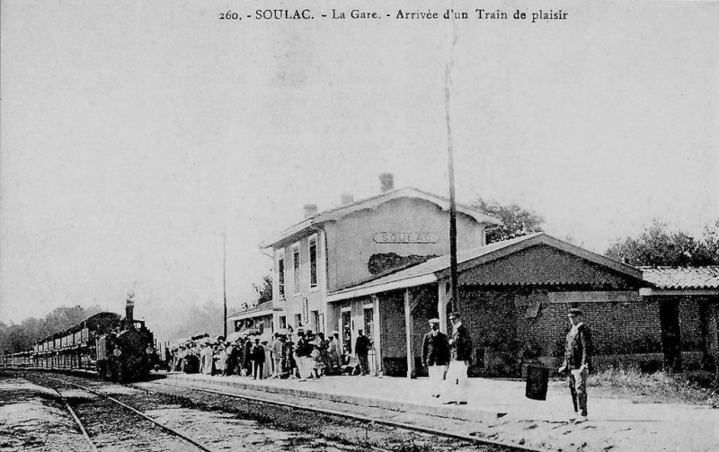 Carte postale ancienne Soulac - train de plaisir