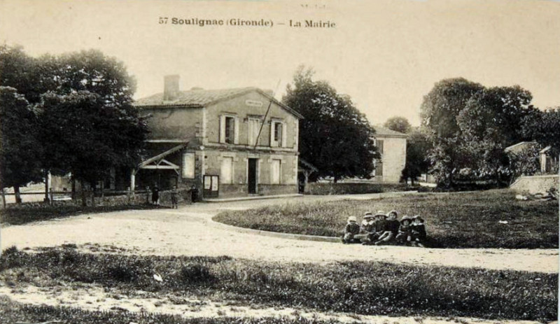 Carte postale ancienne Soulignac - Mairie