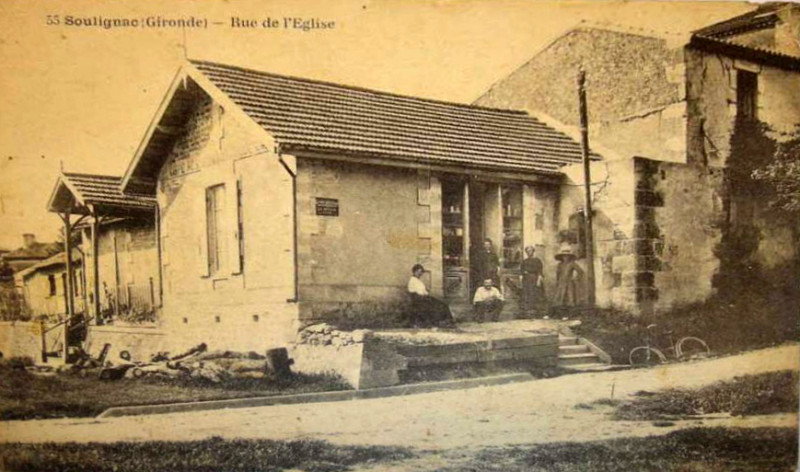 Carte postale ancienne Soulignac - rue de l'église