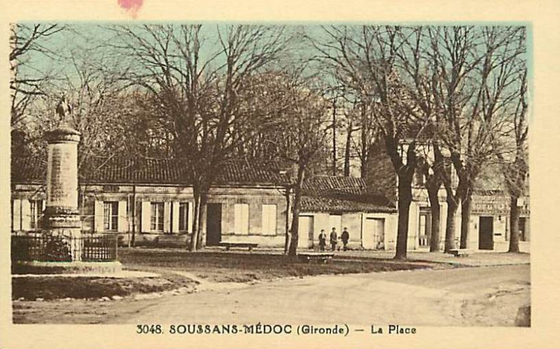 Carte postale ancienne Soussans - la place
