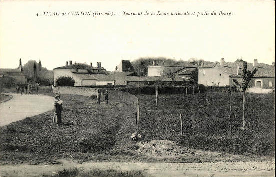 Carte postale ancienne Tizac-de-Curton - route nationale