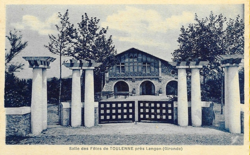 Carte postale ancienne Toulenne - Salle des Fêtes