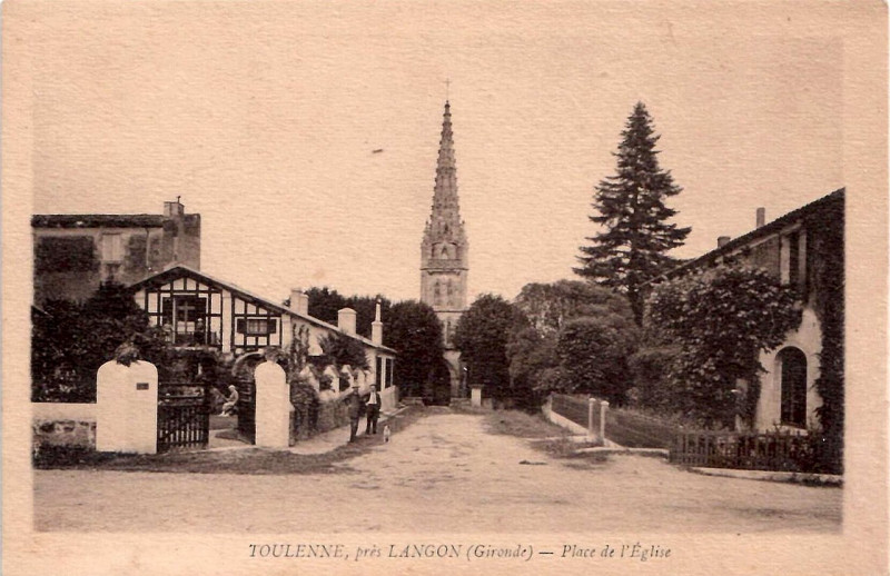 Carte postale ancienne Toulenne - église 3