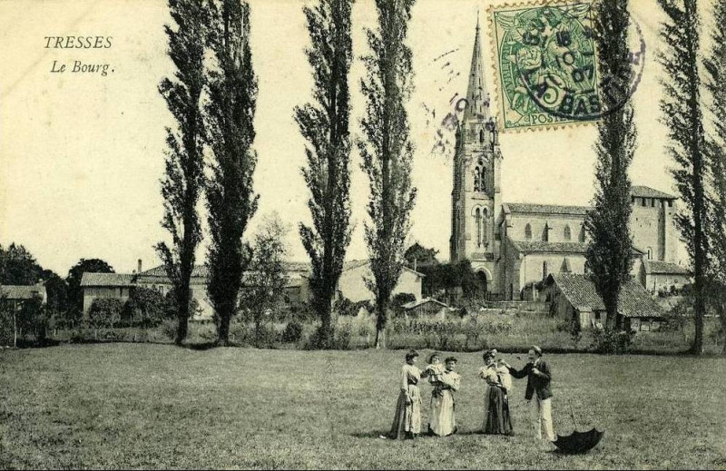 Carte postale ancienne Tresses - bourg 1