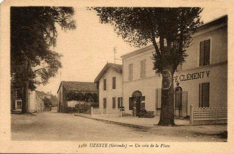 Carte postale ancienne Uzeste - bourg 1