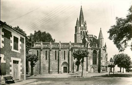 Carte postale ancienne Uzeste - cathédrale 5
