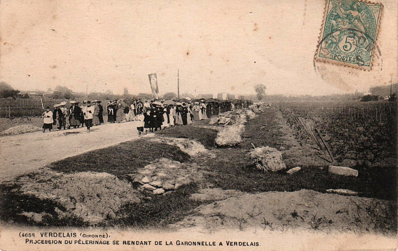 Carte postale ancienne Verdelais - procession de pèlerinage 2