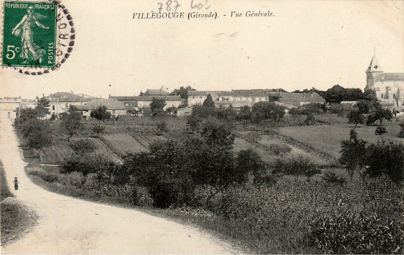Carte postale ancienne Villegouge - vue générale 1