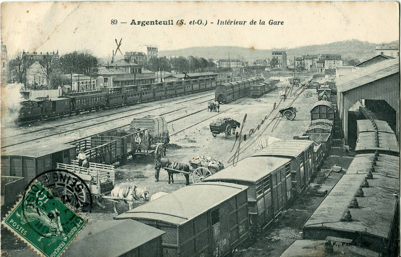 Carte postale ancienne Argenteuil-Intérieur de la Gare