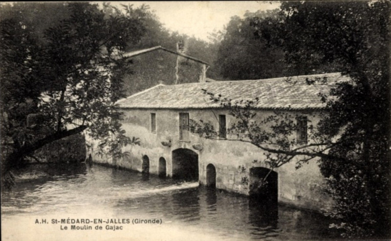 Carte postale ancienne Saint-Médard-en-Jalles - Moulin 3
