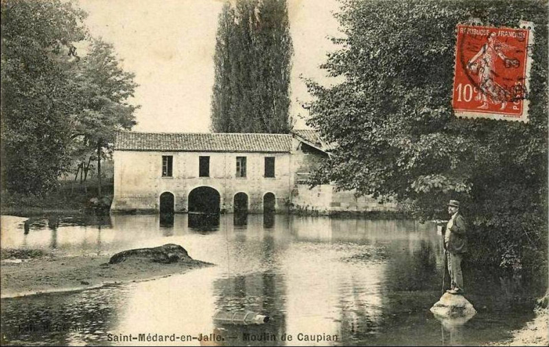 Carte postale ancienne Saint-Médard-en-Jalles - Moulin 4