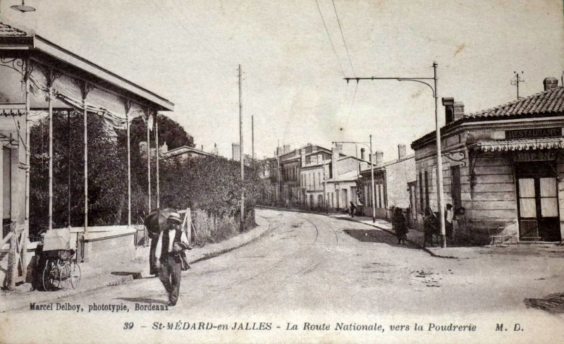 Carte postale ancienne Saint-Médard-en-Jalles - route de Bordeaux 3