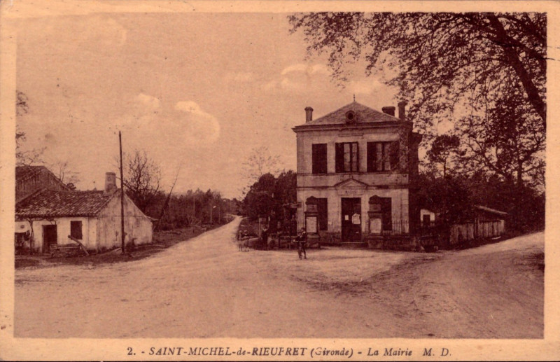 Carte postale ancienne Saint-Michel-de-Rieufret - Mairie