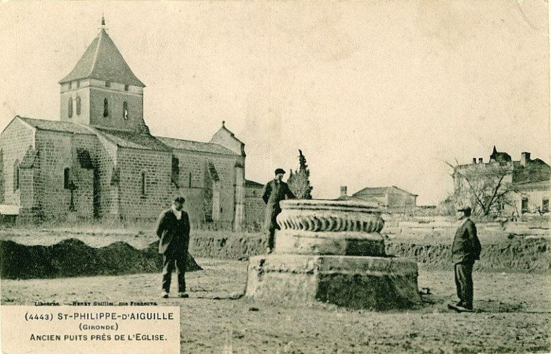 Carte postale ancienne Saint-Philippe-d'Aiguille - ancien puits