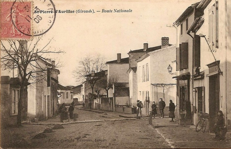 Carte postale ancienne Saint-Pierre-d'Aurillac - bourg 2