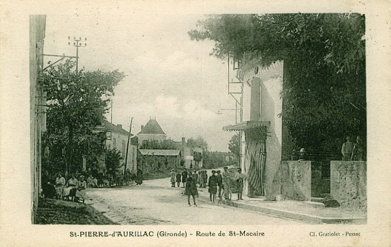 Carte postale ancienne Saint-Pierre-d'Aurillac - bourg 3