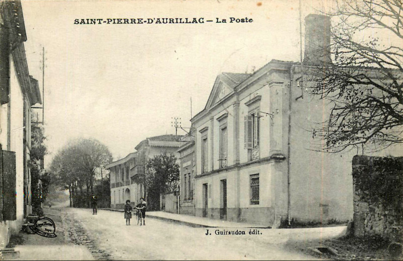 Carte postale ancienne Saint-Pierre-d'Aurillac - La Poste