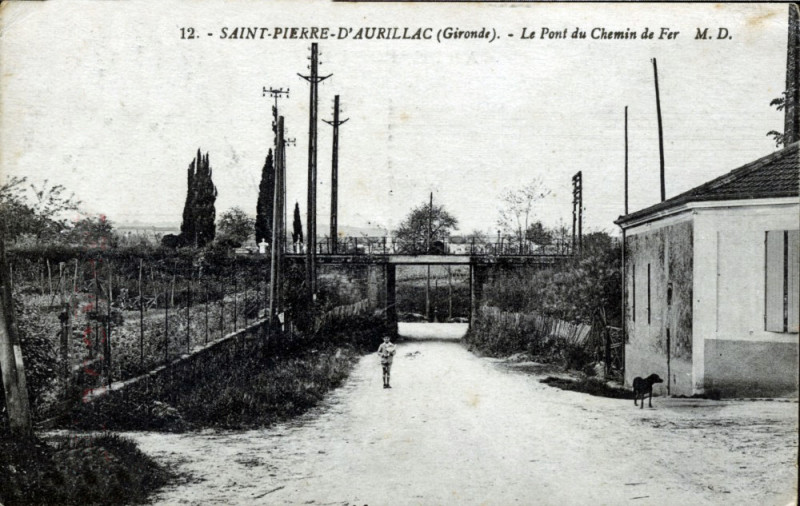 Carte postale ancienne Saint-Pierre-d'Aurillac - Pont de chemin de fer