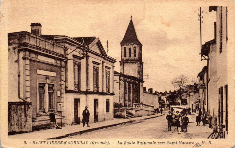 Carte postale ancienne Saint-Pierre-d'Aurillac - Route de Saint-Macaire 2